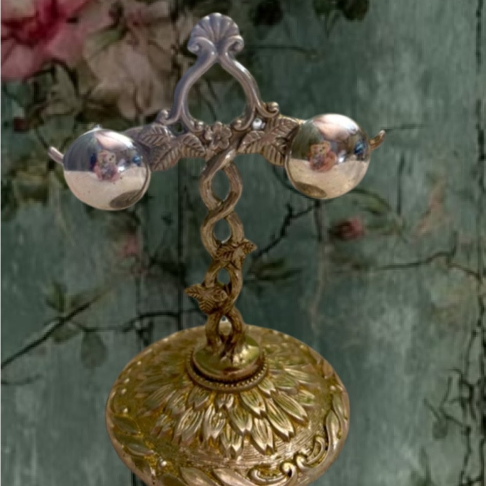 pretty vintage silver clip on earrings